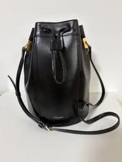 Saint Laurent レザー 巾着バック 2WAY 大容量 ブラック　ラム Saint Laurent レザー 巾着バック 2WAY 大容量 ブラック ラム - メルカリ