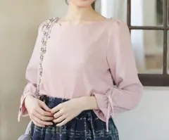 新品袖りぼん付き　スカラネック　トップス