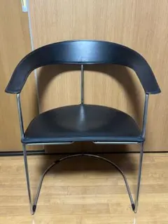 アルベン ウルスラ　アームチェア