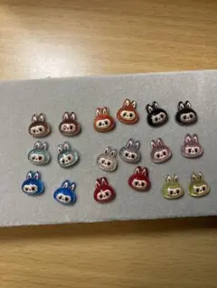 ラブブデザインのスタッドピアスセット（多色）