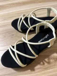 ストラップサンダル　フラットサンダル