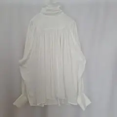 ハイネックブラウス 白