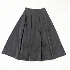 スピックアンドスパン フレアスカート 黒 タックデザイン 光沢38【M相当】のサムネイル