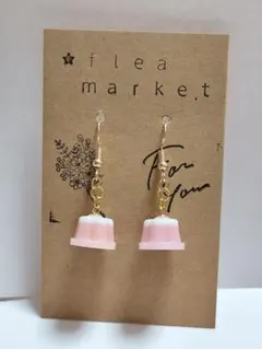 スイーツモチーフ いちごミルクプリンピアス レジン製 ハンドメイド　No.2