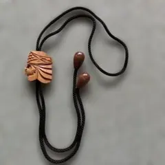 木彫り ループタイ 人物モチーフ