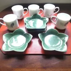 お値下げしました。 デミタスカップ蝶柄カップと花びらソーサーセット