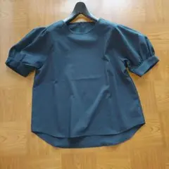 パフスリーブ　ブラウス