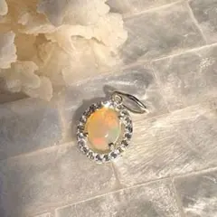 オパール ペンダントトップ ジルコニア オーバル型