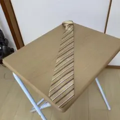 金色と茶色のストライプネクタイシルク100％
