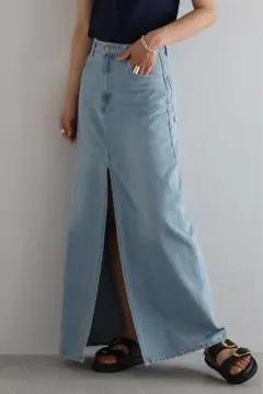 残1【新品・タグ付】フロントスリットデニムスカート/BONJOUR SAGANのサムネイル
