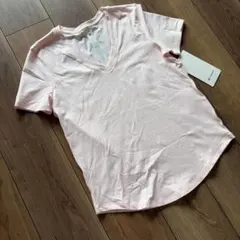 新品 lululemon Love V-Neck Tシャツ ピンク サイズ2のサムネイル
