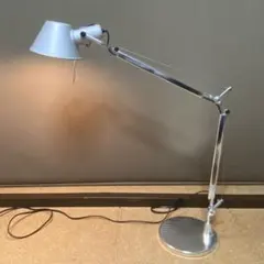 ⑨Artemide Tolomeo mini デスクライト