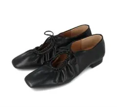 【美品】ブラック スクエアトゥ フラットシューズ