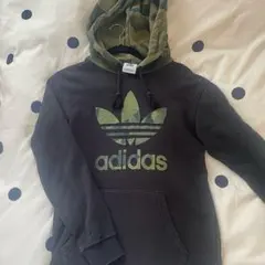 adidas 迷彩フード付きパーカー