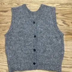 green label relaxing グレー ボタン付きニットベスト