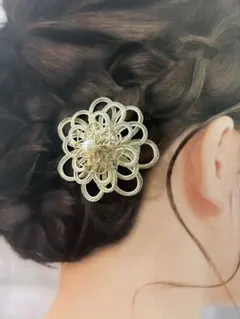 水引のヘアクリップ　和装　髪飾り　花　ゴールド×ホワイト　【ハンドメイド】