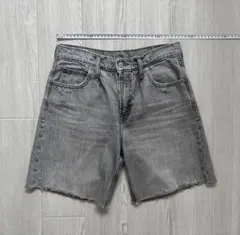 グレー デニムショートパンツ カットオフヘム