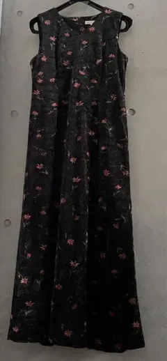 ジャンバースカート　ベルベット　ロング　黒　花柄