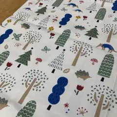 森の中の動物柄　プリント　アイボリー　生地　108cm×38cm