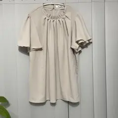【しまむら】パール付きフリルスリーブ　ベージュカットソーブラウスLのサムネイル
