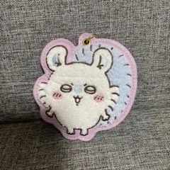 ちいかわ　もこもこサガラ刺繍キーホルダー　モモンガ