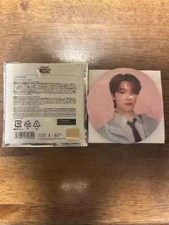 holiday ディノ　seventeen 缶バッジ ピンクグリッター