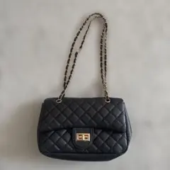 美品 黒 キルティングショルダーバッグ