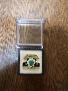 天然石 緑色 オーバルカット ブローチ