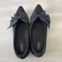 VIVAA リボン付きブラックフラットシューズ