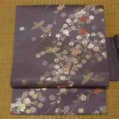 落ち着いた紫色に金糸と花鳥　名古屋帯