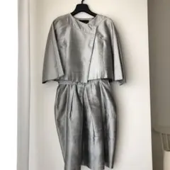 上品エレガントなシルバーグレーのセットアップスーツ DES PRES