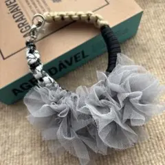 パラコード　ハンドスマホストラップ　フリルチュールリボン