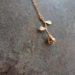 新品 ローズ ネックレス アクセサリー ペンダント ゴールド バラのサムネイル