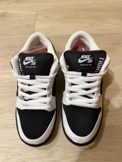 Nike SB Dunk Low Pro ブラック/ホワイトのサムネイル