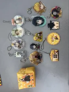 鬼滅の刃 グッズまとめ売り 缶バッジ キーホルダー カード