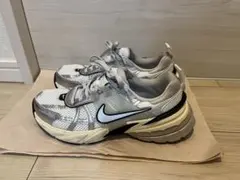 Nike V2K Runシルバー/ホワイト スニーカー 23.0cm