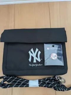 New York Yankees サコッシュ ブラック コレクターピン付き