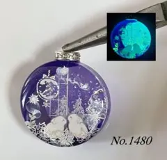 展示用/クリスマスの夜のうさぎ　ツリー　ソリ　蓄光　オルゴナイトネックレス