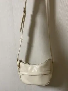 niko and… レザー　月形ショルダーバッグ　白