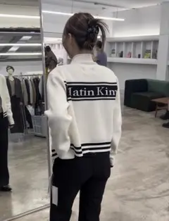Matin Kim ロゴ入りハイネックセーター