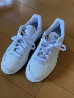 【希少サイズ】adidas ホワイト スニーカー 22.5㎝