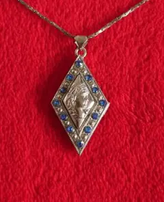 ヴィンテージ ネックレス ロケットペンダント マリア ブルー硝子 装飾 E10