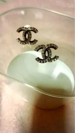 CHANEL CCロゴ ストーン付きピアス