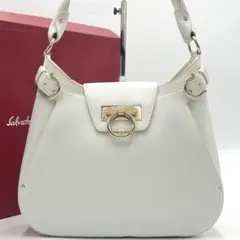 【美品】サルヴァトーレフェラガモ ガンチーニ ワンショルダー ホワイト レザー