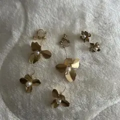 花モチーフ ゴールド イヤリングセット