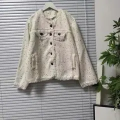 フリンジ付きホワイトノーカラージャケット