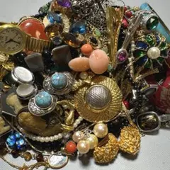 （52）アクセサリー　イミテーション　ネックレス　ピアス　指輪　ブローチ