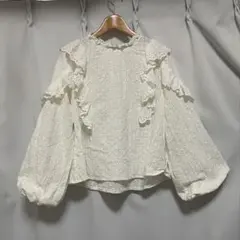 NICE CLAUP コットンレース フリルブラウス ホワイト　Fサイズのサムネイル