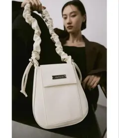 un/neuギャザーハンドルフェイクレザーレザーフラップバッグ(美品)