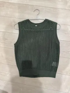 ユニクロ　ノースリーブニット　カーキ